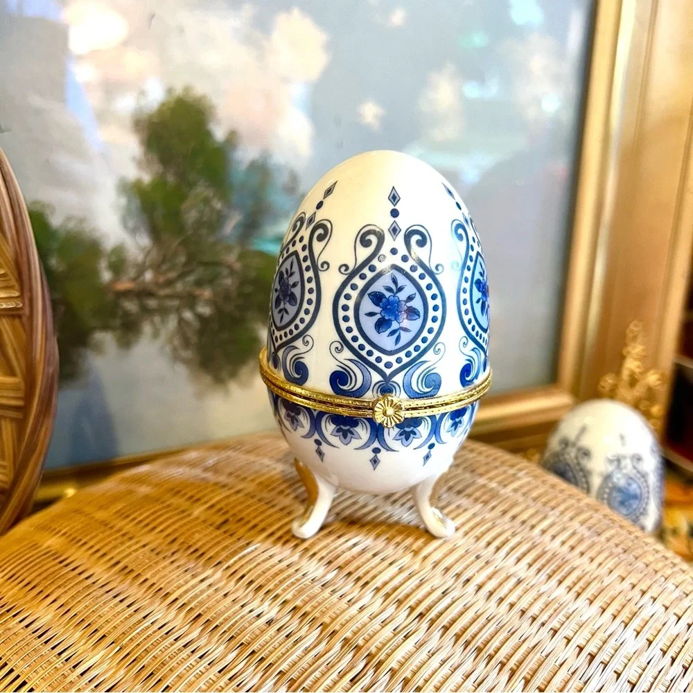 Vintage Glass Porcelain Blue White Rose Egg trinket container
